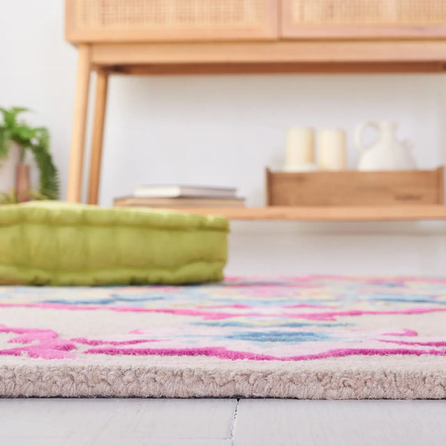Safavieh Bellagio 4'-0" x 6'-0" Rug in Light Pink / Multi