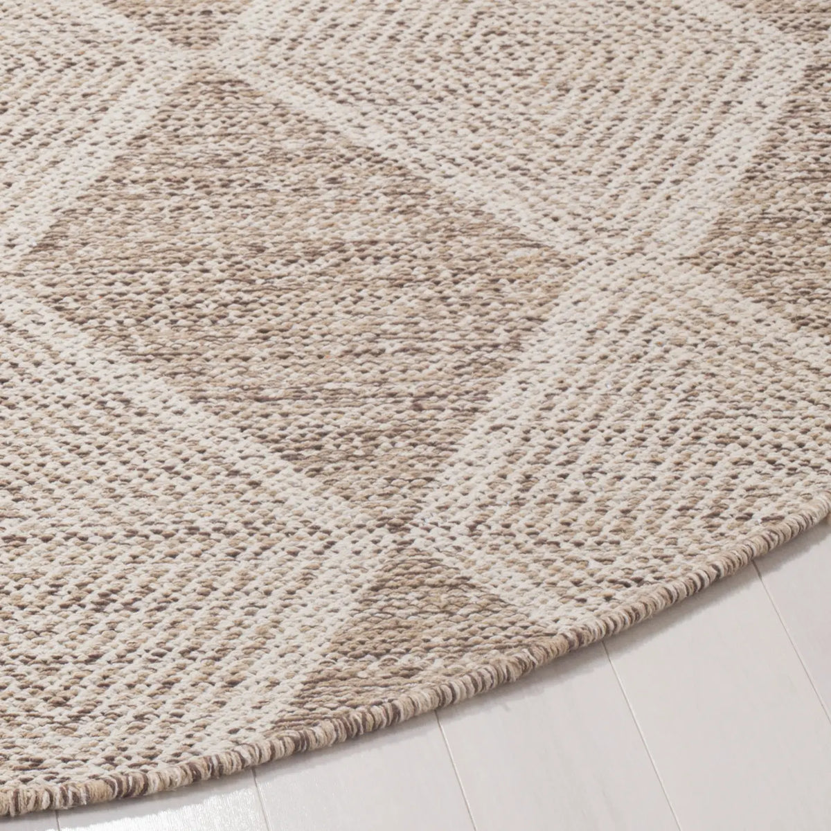 Safavieh Montauk 6'-0" x 6'-0" Rug in Beige