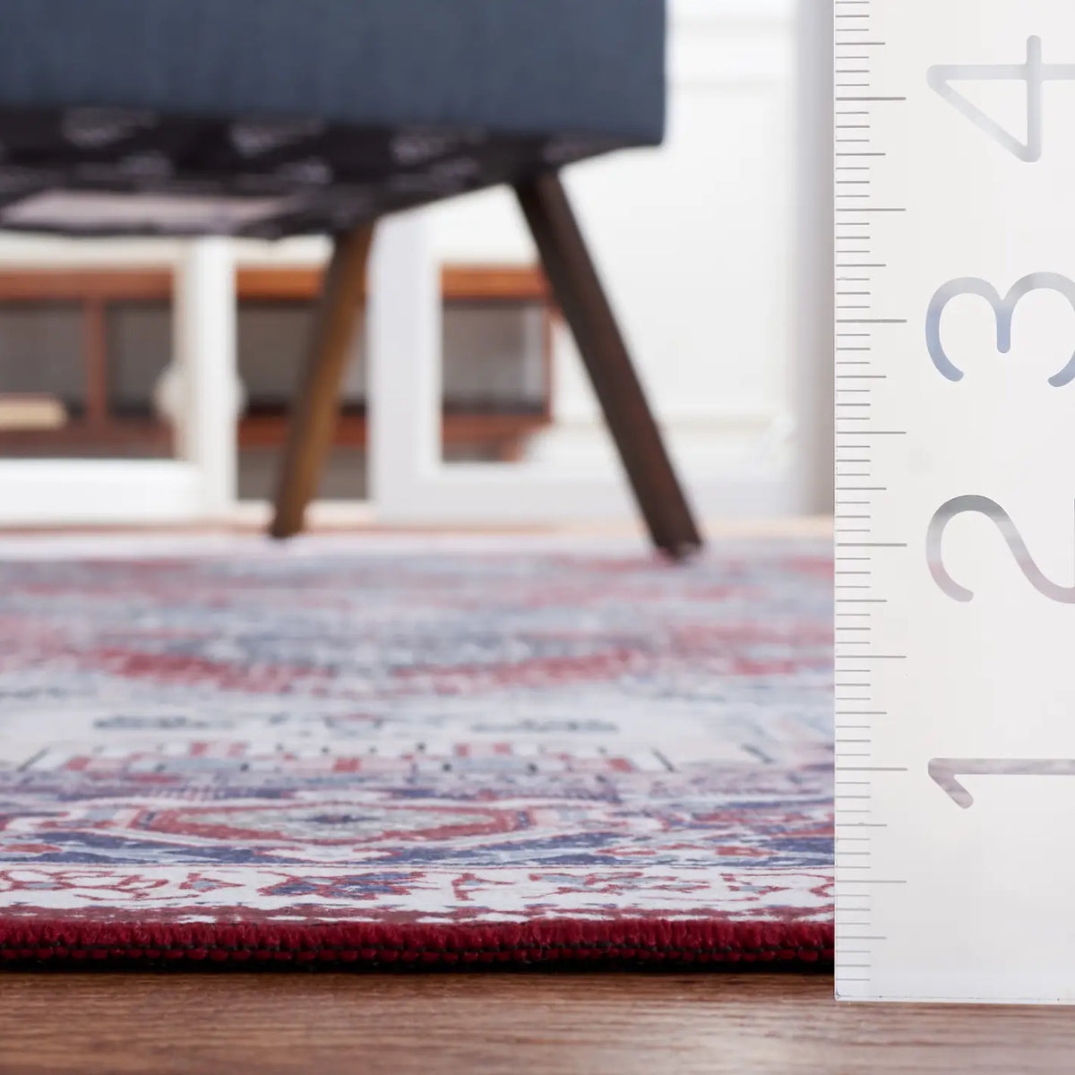 Safavieh Tucson 5'-0" x 8'-0" Rug in Red / Navy
