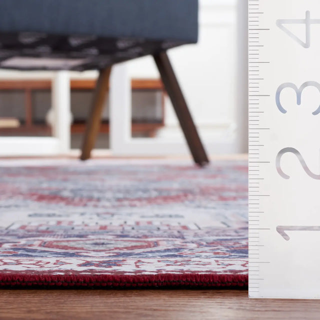 Safavieh Tucson 5'-0" x 8'-0" Rug in Red / Navy