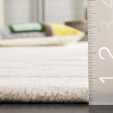 Safavieh Fifth Avenue 4'-0" x 6'-0" Rug in Ivory / Beige