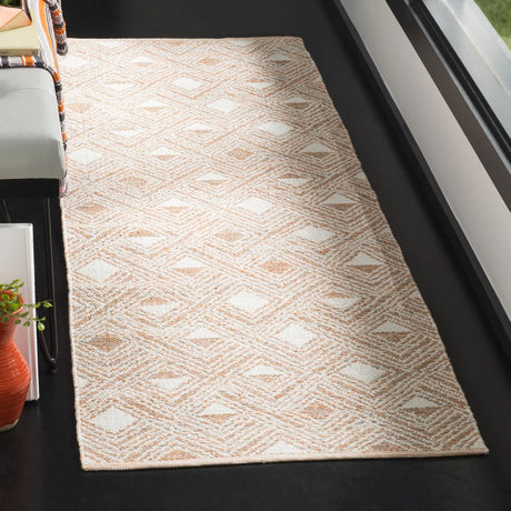 Safavieh Montauk 2'-3" x 7'-0" Rug in Peach / Ivory