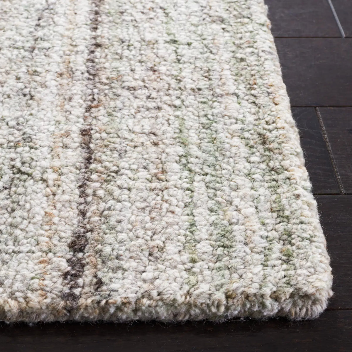 Safavieh Abstract 4'-0" x 6'-0" Rug in Green / Sage