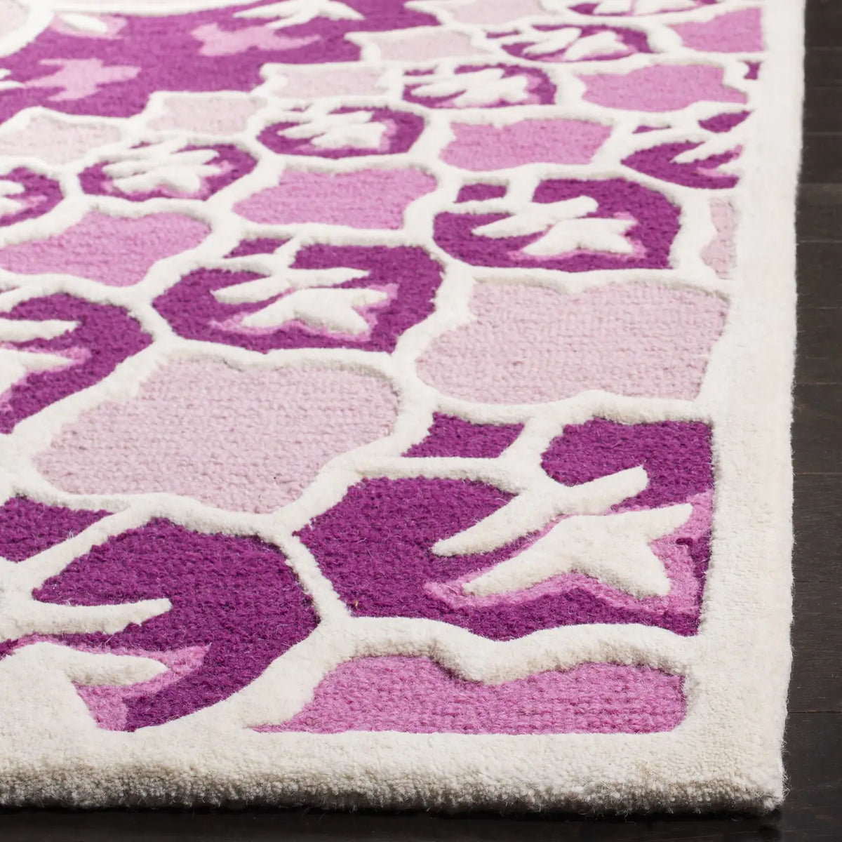 Safavieh Bellagio 5'-0" x 8'-0" Rug in Pink / Ivory