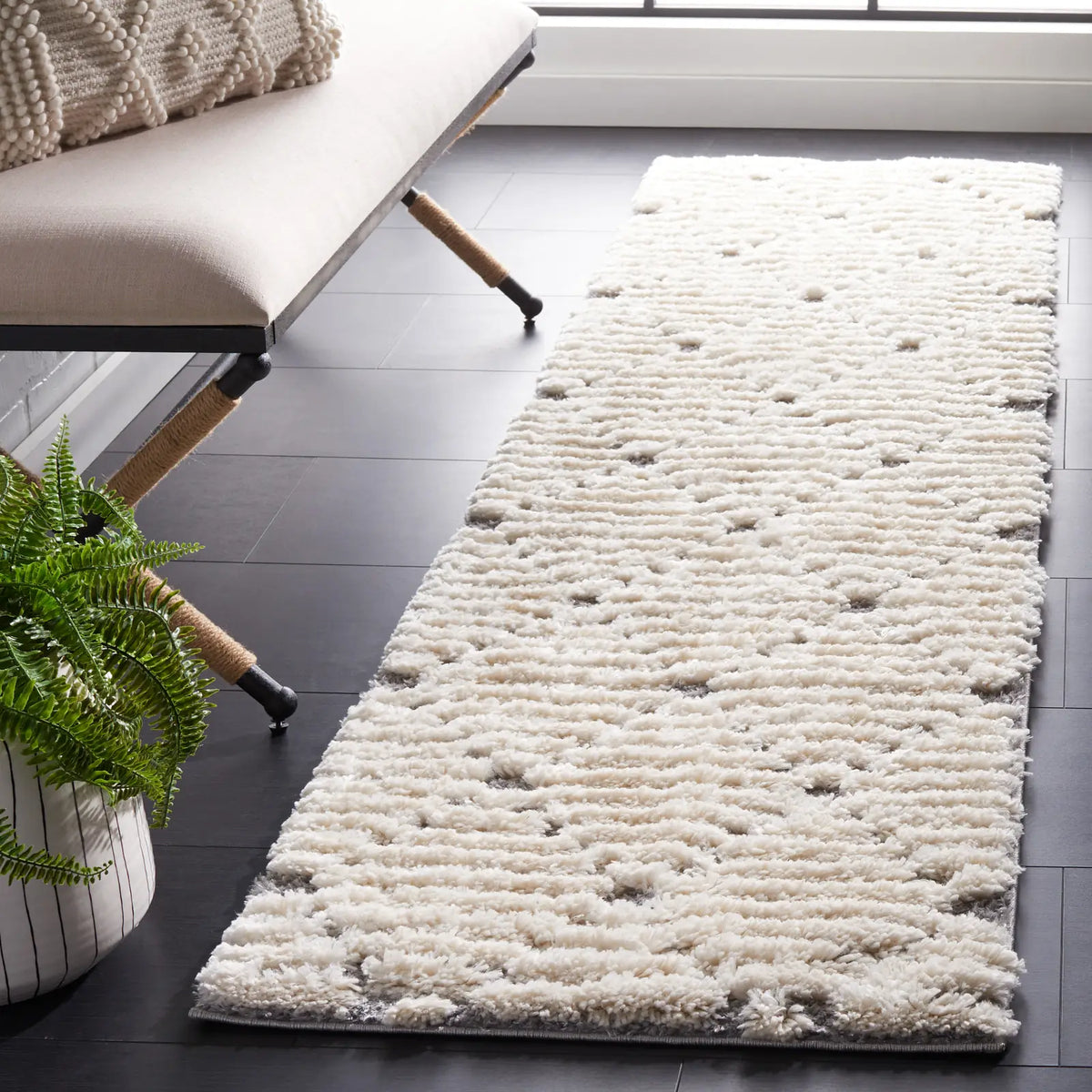 Safavieh Hi-Lo Shag 2'-2" x 8'-0" Rug in Grey / Beige