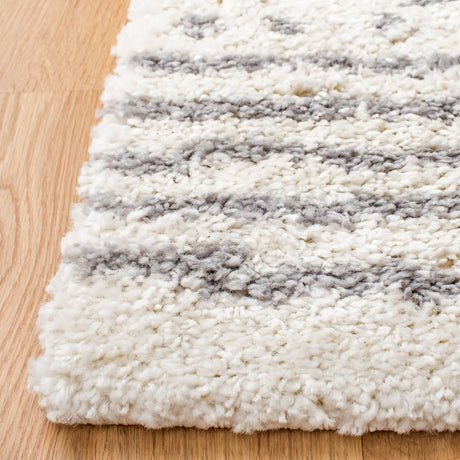 Safavieh Arizona Shag 4'-0" x 6'-0" Rug in Ivory / Grey