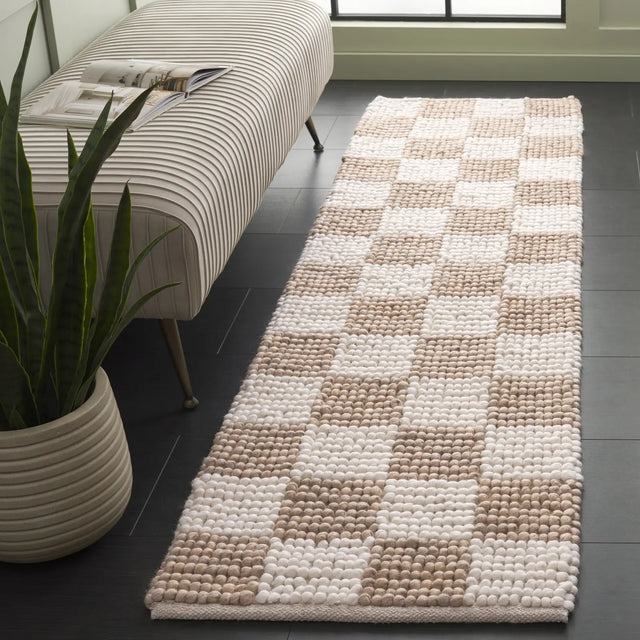 Safavieh Natura 2'-3" x 8'-0" Rug in Taupe / Ivory