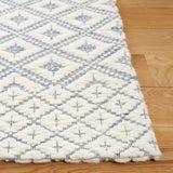 Safavieh Marbella 4'-0" x 6'-0" Rug in Blue / Ivory
