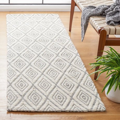 Safavieh Marbella 2'-3" x 8'-0" Rug in Dark Grey / Ivory