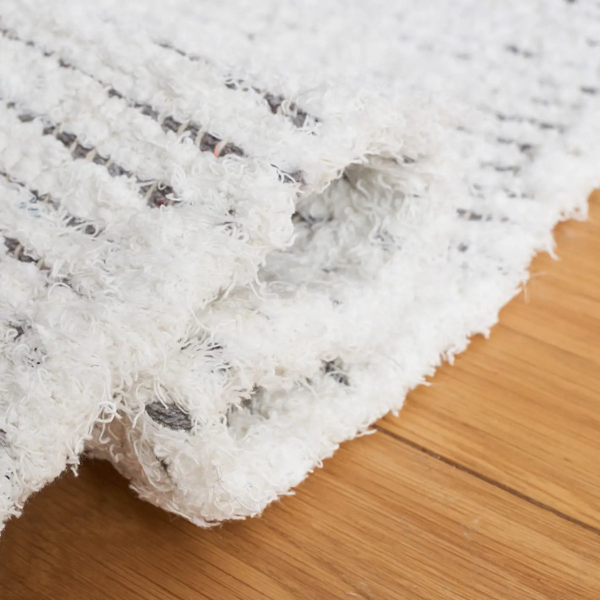 Safavieh Casablanca 4'-0" x 6'-0" Rug in Ivory / Grey