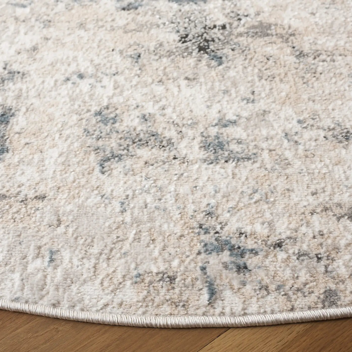 Safavieh Quincy 6'-7" x 6'-7" Rug in Ivory / Beige