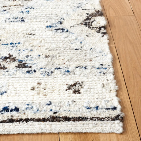 Safavieh Manhattan 4'-0" x 6'-0" Rug in Ivory / Charcoal