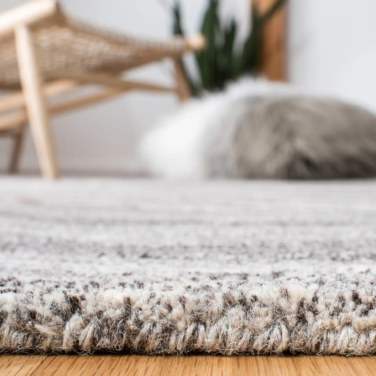 Safavieh Metro 4'-0" x 6'-0" Rug in Ivory / Dark Grey