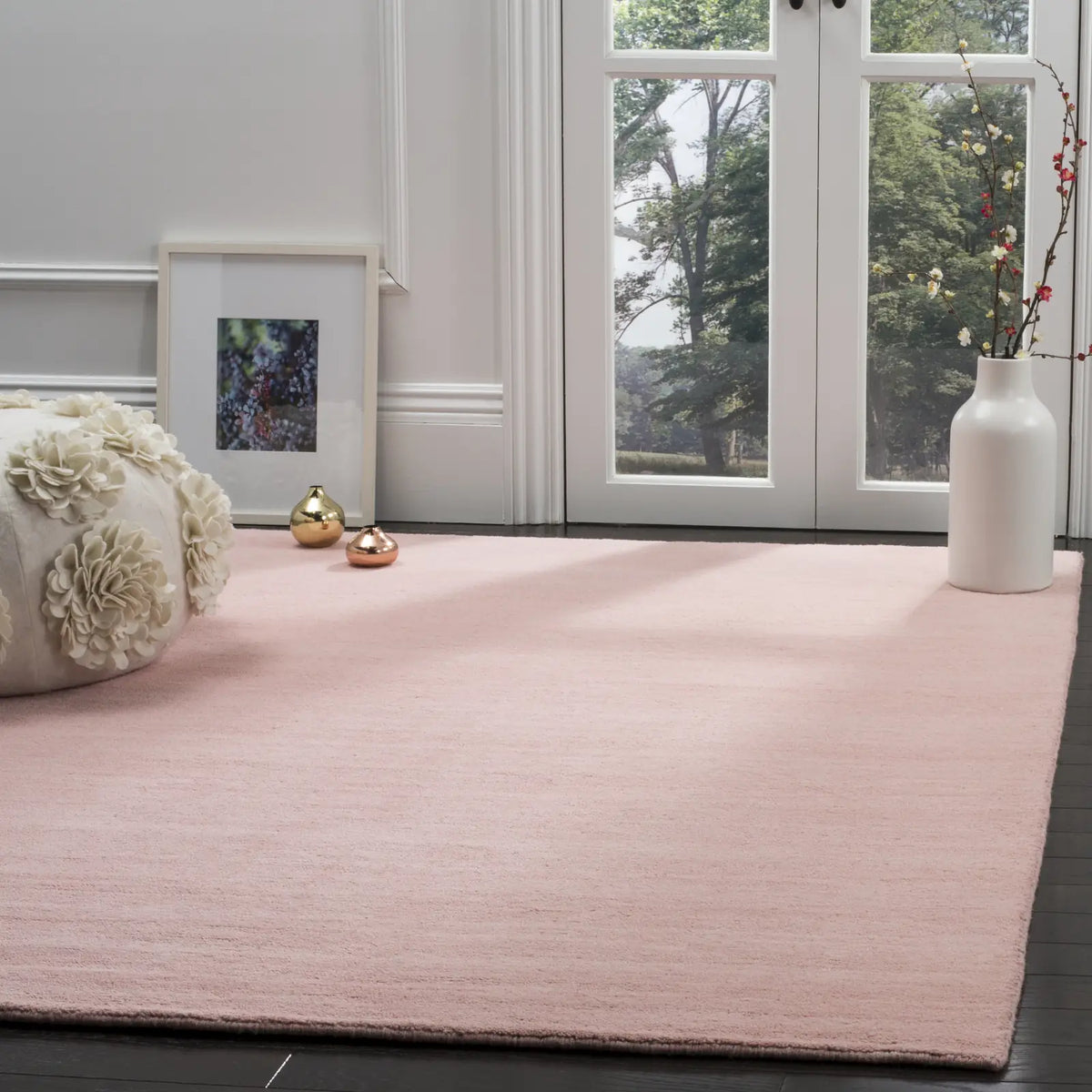 Safavieh Himalaya 4'-0" x 6'-0" Rug in Light Pink