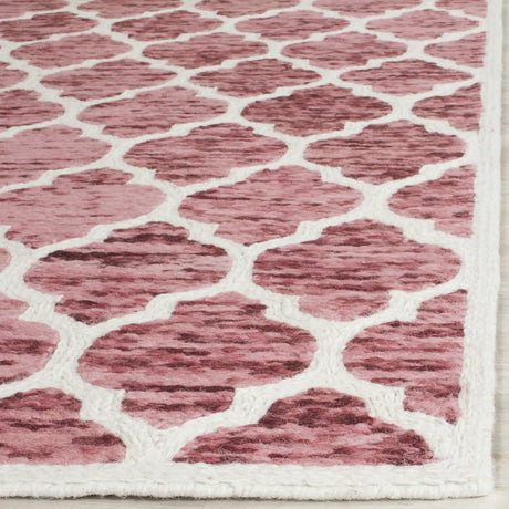 Safavieh Himalaya 4'-0" x 6'-0" Rug in Red / Ivory