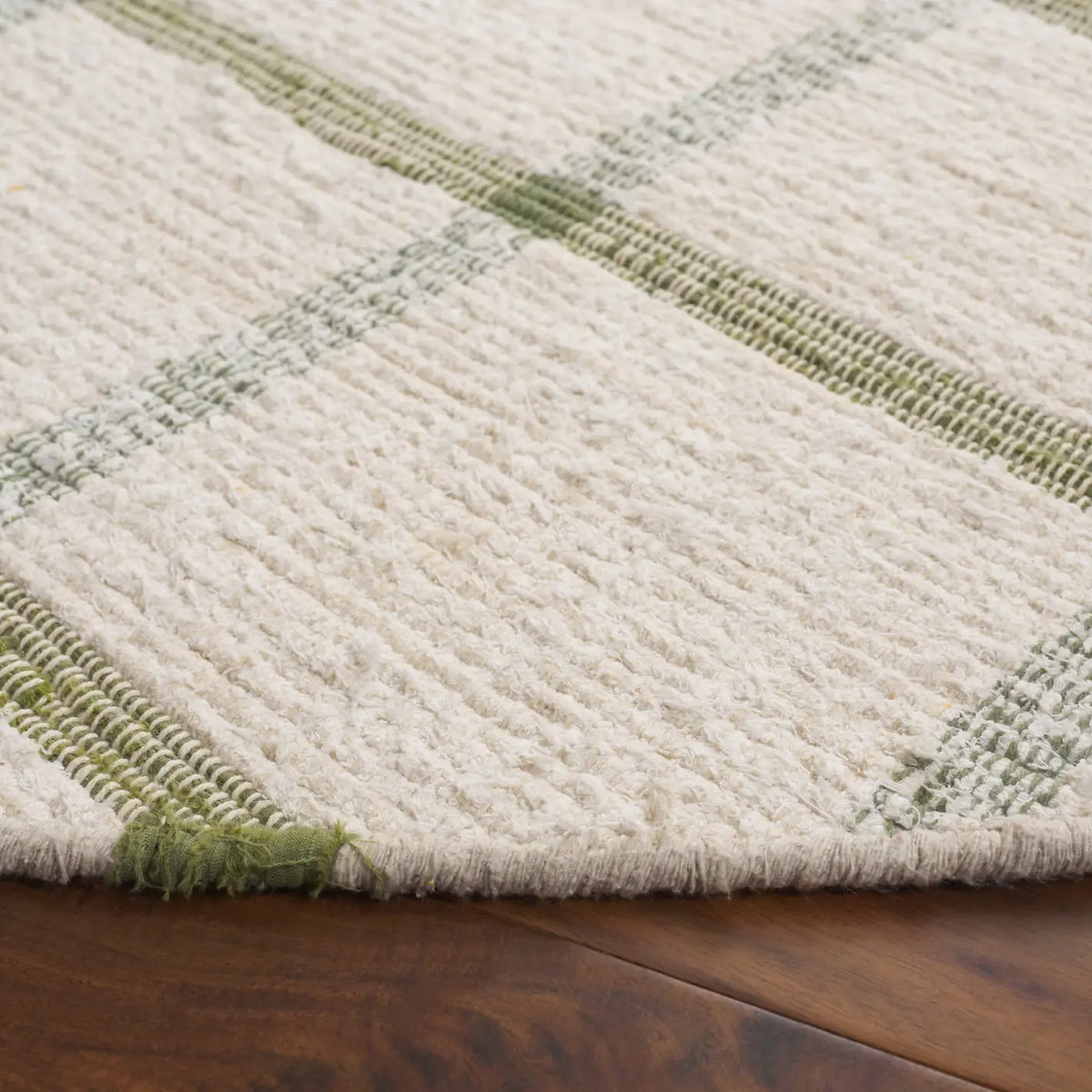 Safavieh Montauk 6'-0" x 6'-0" Rug in Ivory / Green