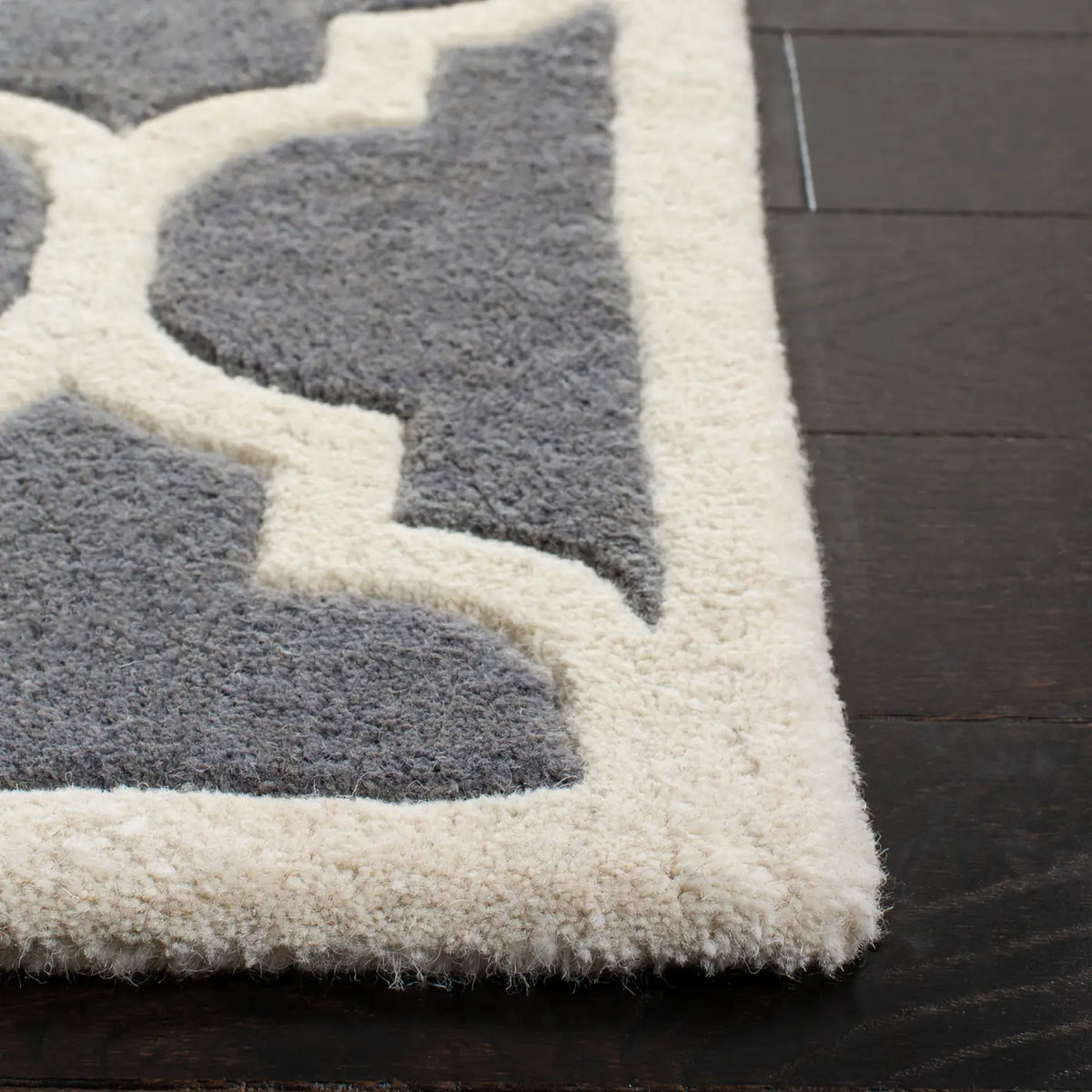 Safavieh Chatham 5'-0" x 8'-0" Rug in Dark Grey / Ivory