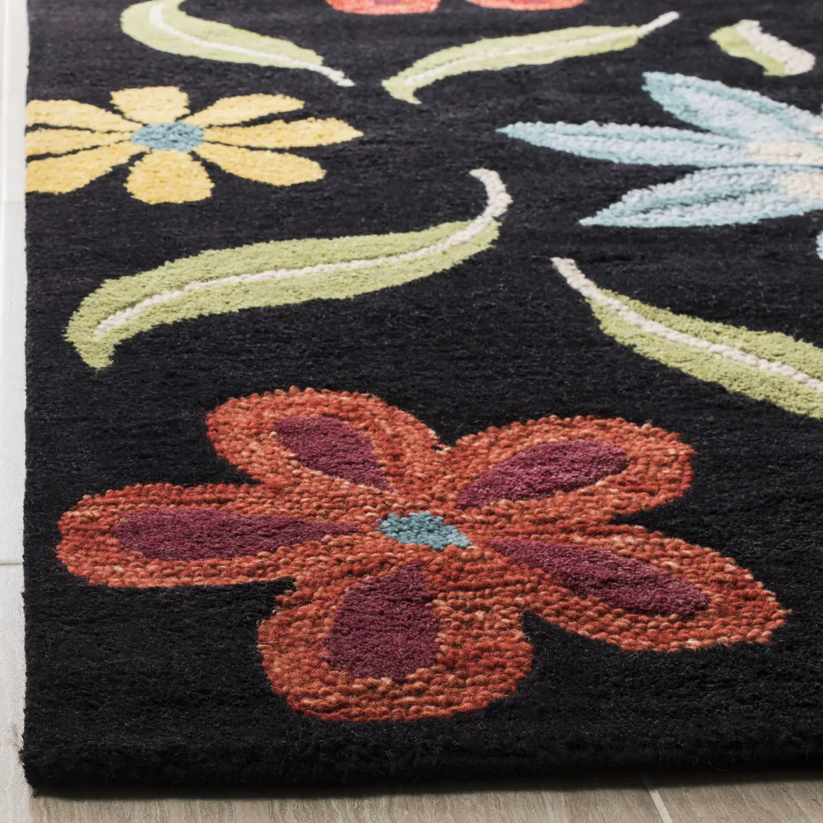 Safavieh Blossom 4'-0" x 6'-0" Rug in Black / Multi