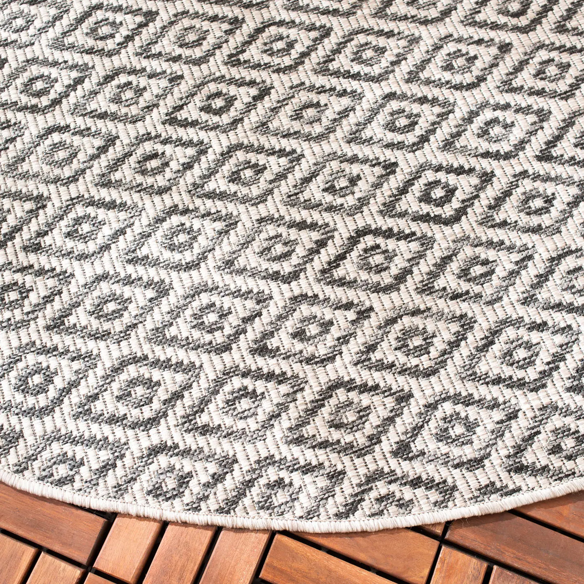 Safavieh Courtyard 6'-7" x 6'-7" Rug in Beige / Black