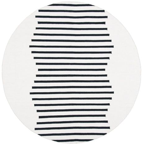 Safavieh Montauk 6'-0" x 6'-0" Rug in Ivory / Black