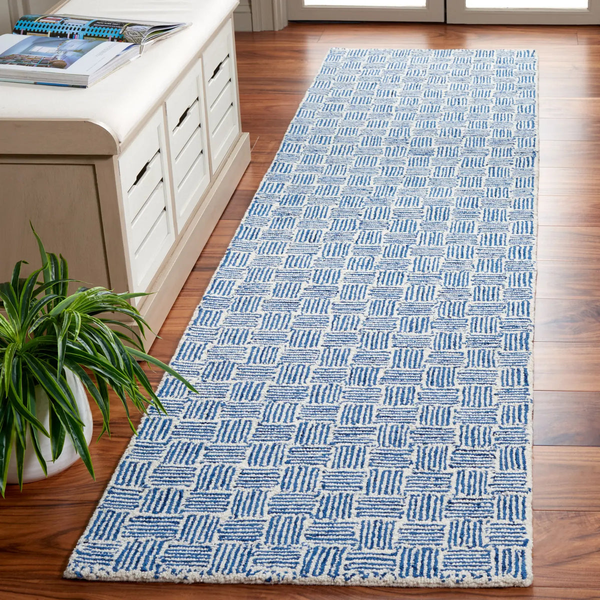 Safavieh Micro-Loop 2'-3" x 9'-0" Rug in Navy / Ivory