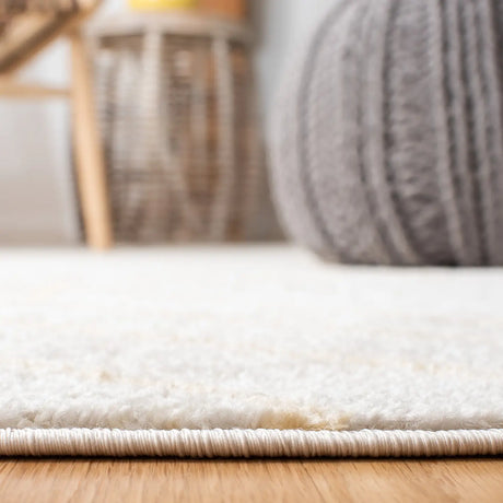 Safavieh Adirondack 4'-0" x 6'-0" Rug in Ivory / Gold