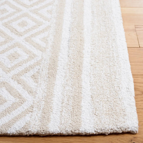 Safavieh Capri 4'-0" x 6'-0" Rug in Ivory / Beige