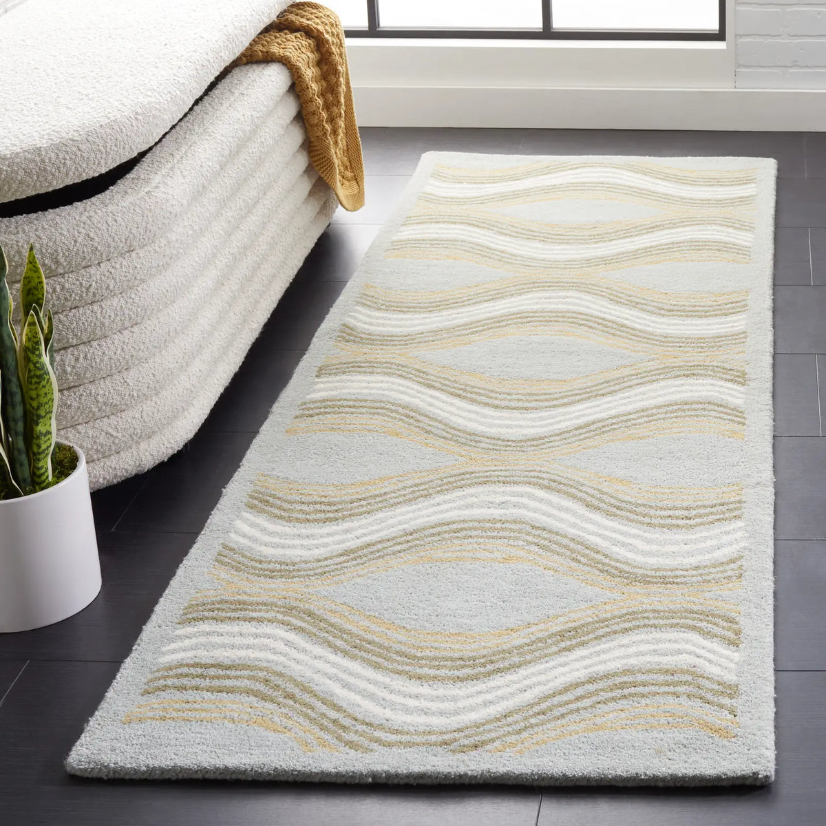 Safavieh Wyndham 2'-3" x 11'-0" Rug in Blue / Multi