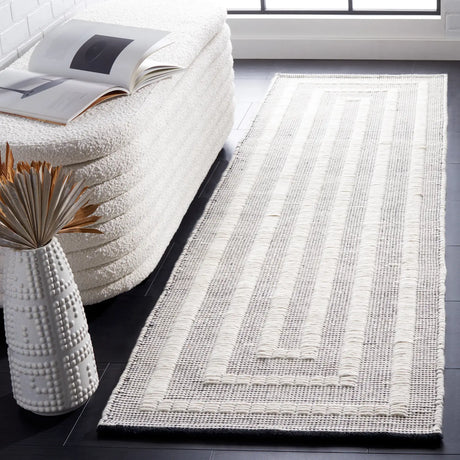 Safavieh Natura 2'-3" x 8'-0" Rug in Black / Ivory