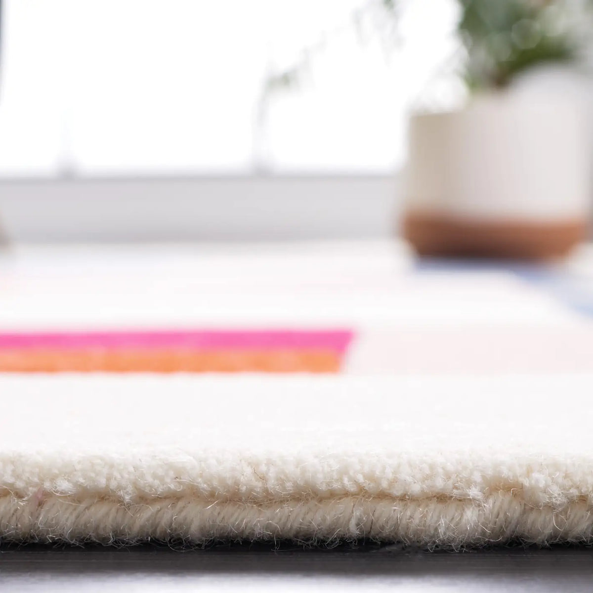Safavieh Fifth Avenue 5'-0" x 8'-0" Rug in Ivory / Pink