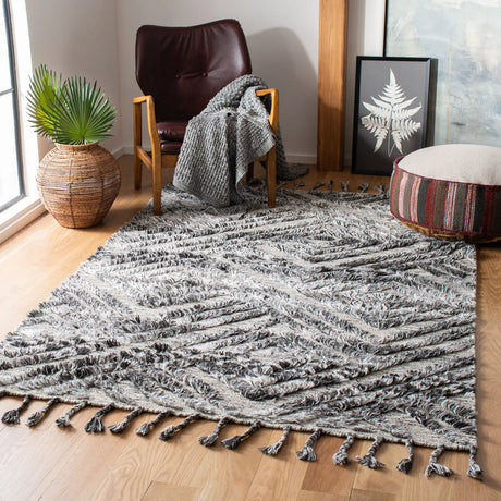 Safavieh Casablanca 5'-0" x 8'-0" Rug in Charcoal