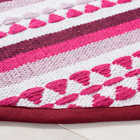 Safavieh Montauk 6'-0" x 6'-0" Rug in Pink / Ivory