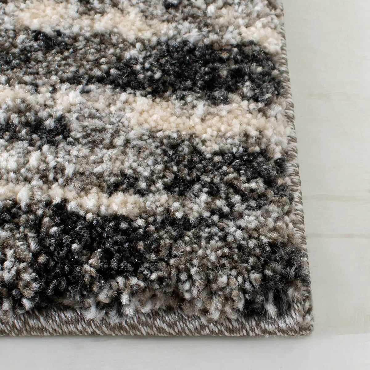Safavieh Retro 4'-0" x 6'-0" Rug in Dark Grey / Light Grey