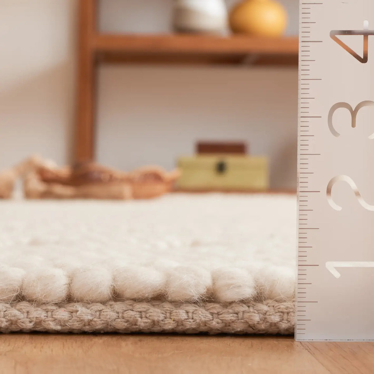 Safavieh Natura 4'-0" x 6'-0" Rug in Beige