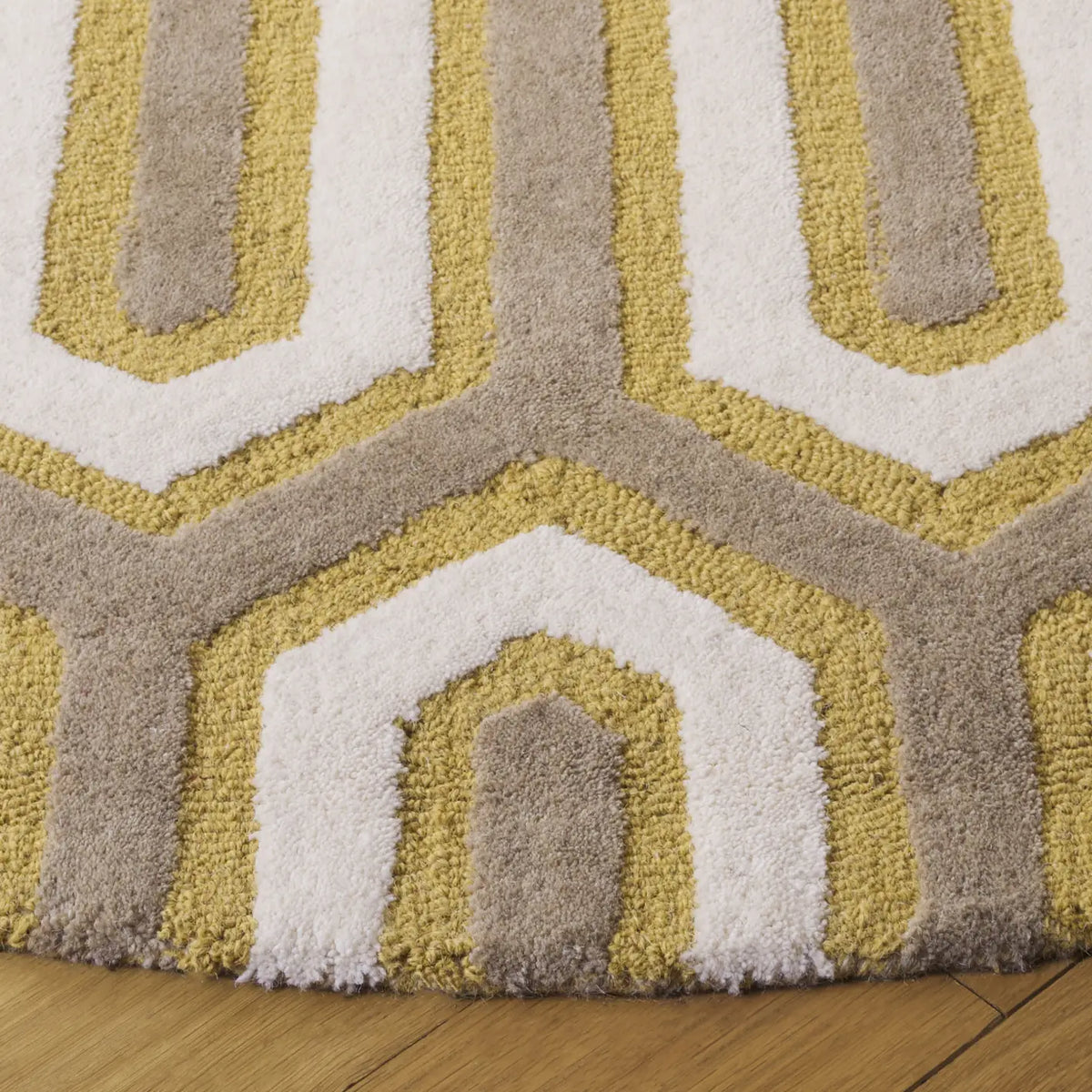 Safavieh Cambridge 6'-0" x 6'-0" Rug in Gold / Grey