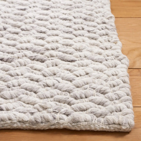 Safavieh Natura 4'-0" x 6'-0" Rug in Silver