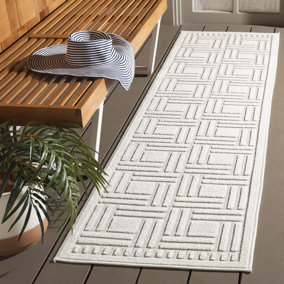 Safavieh Stella 2'-0" x 8'-0" Rug in Ivory