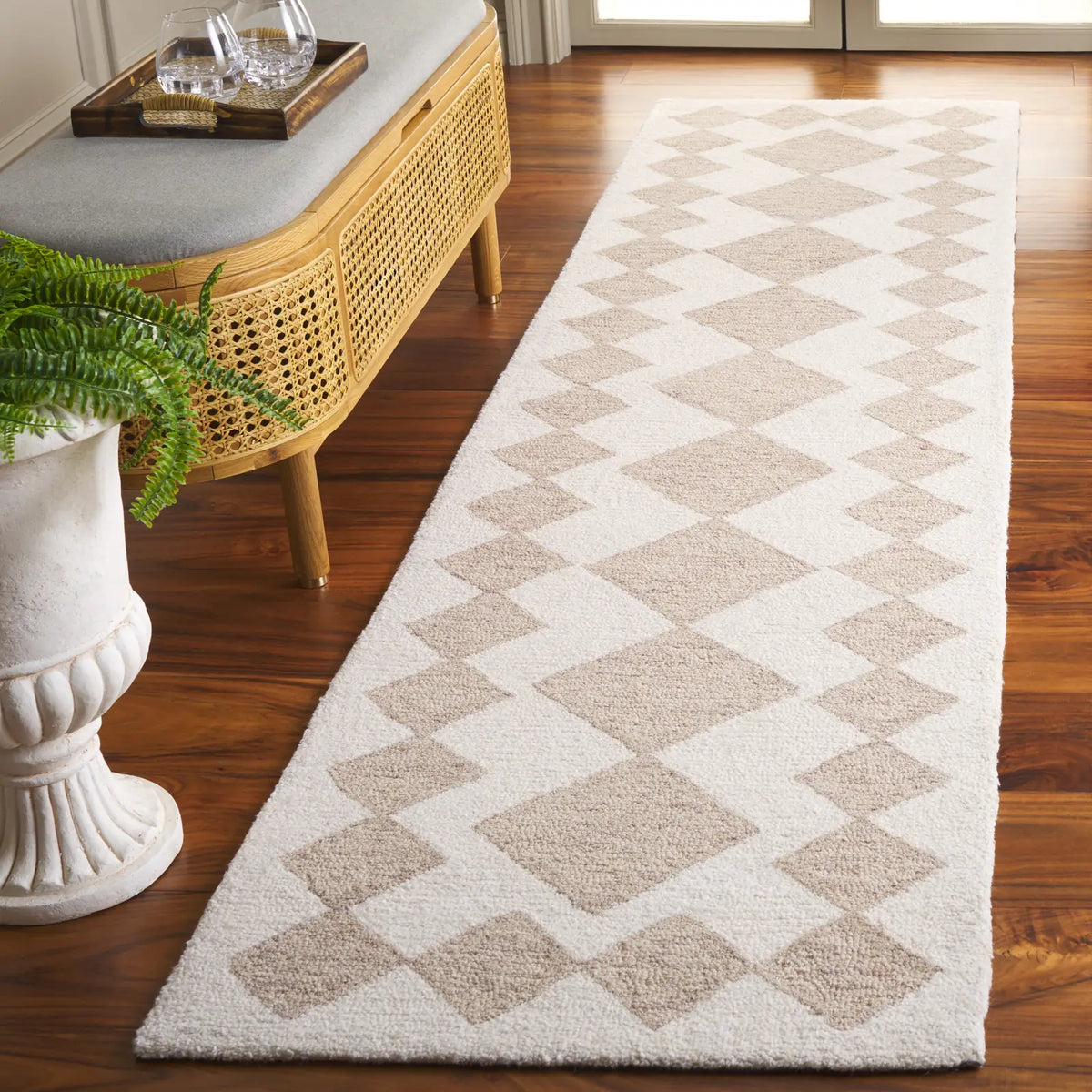 Safavieh Ebony 2'-3" x 9'-0" Rug in Beige / Ivory