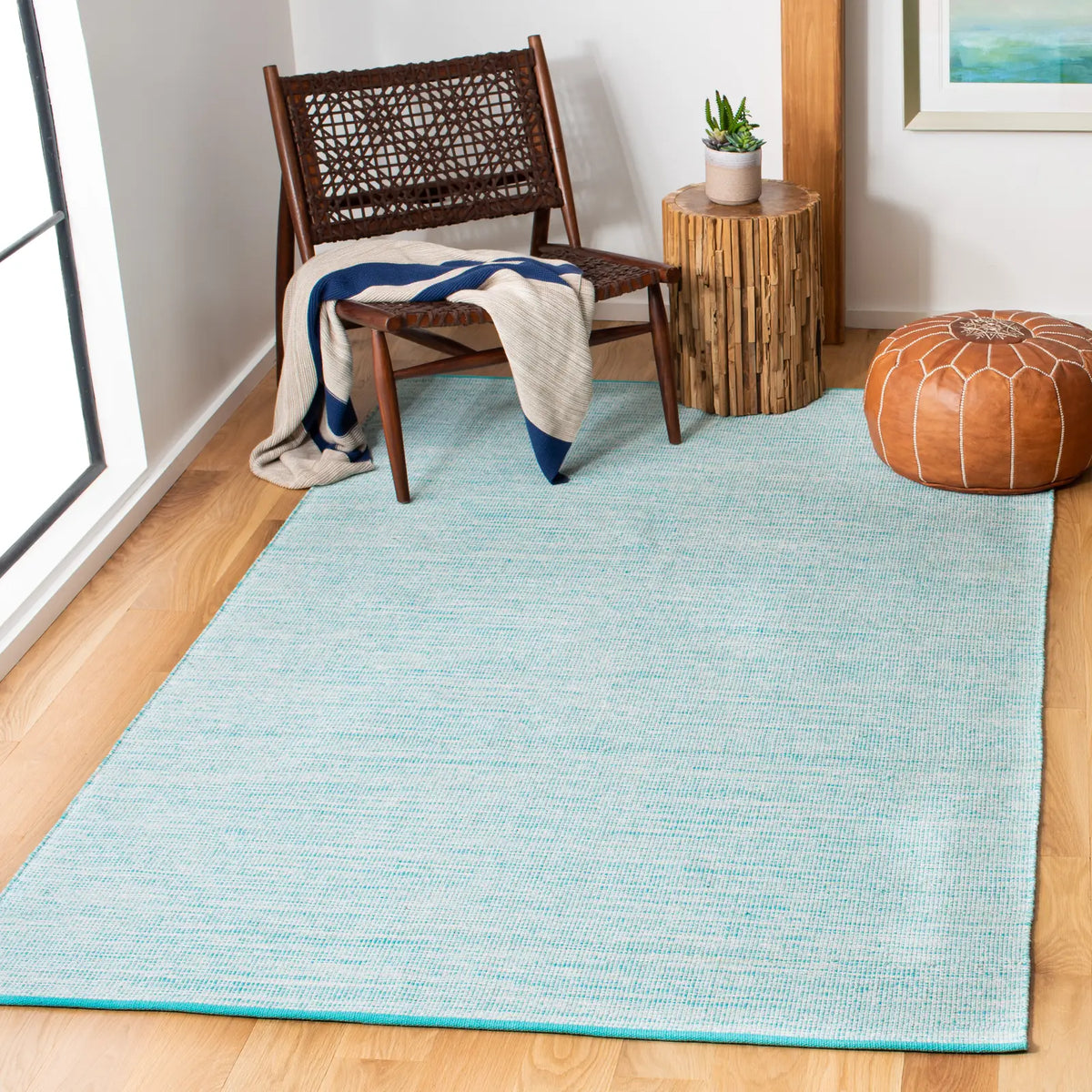 Safavieh Montauk 4'-0" x 6'-0" Rug in Aqua / Blue