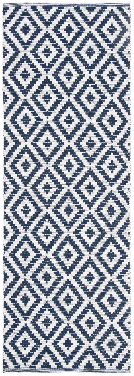 Safavieh Montauk 2'-3" x 7'-0" Rug in Navy / Ivory