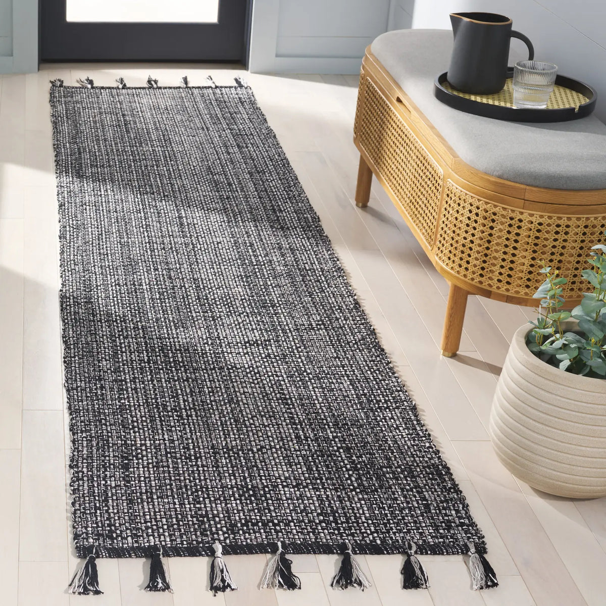 Safavieh Montauk 2'-3" x 9'-0" Rug in Black