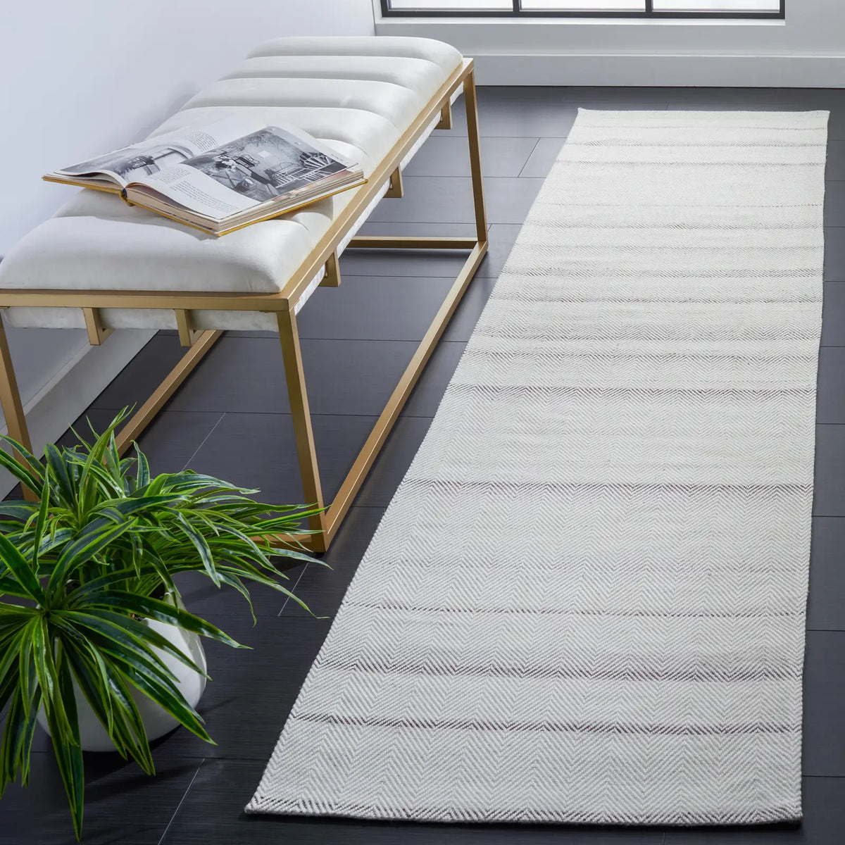 Safavieh Marbella 2'-3" x 9'-0" Rug in Grey / Ivory