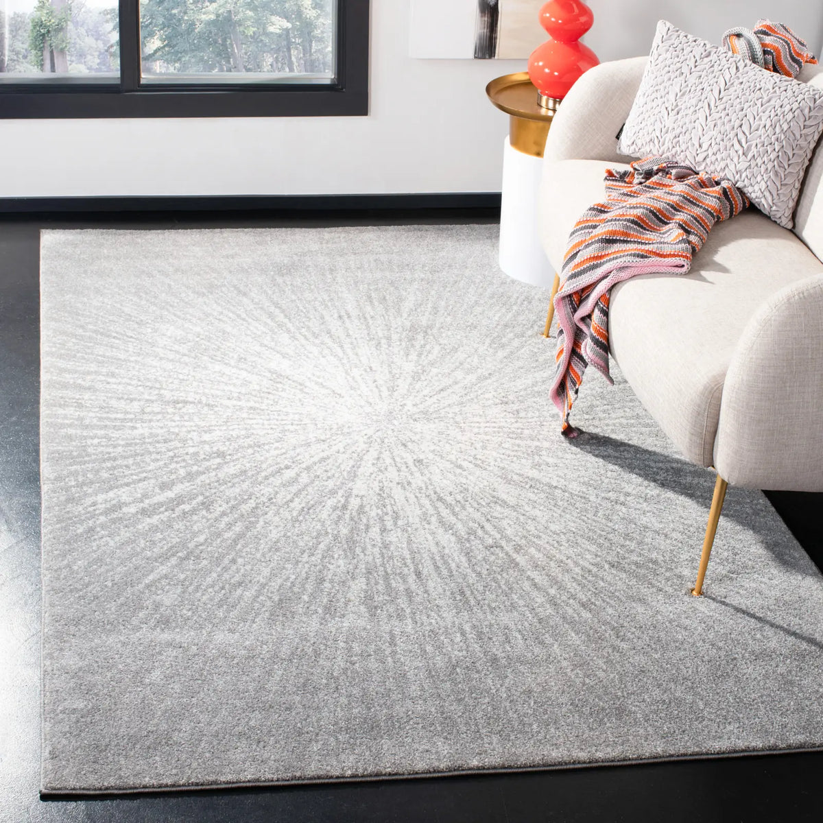 Safavieh Evoke 4'-0" x 6'-0" Rug in Dark Grey / Ivory