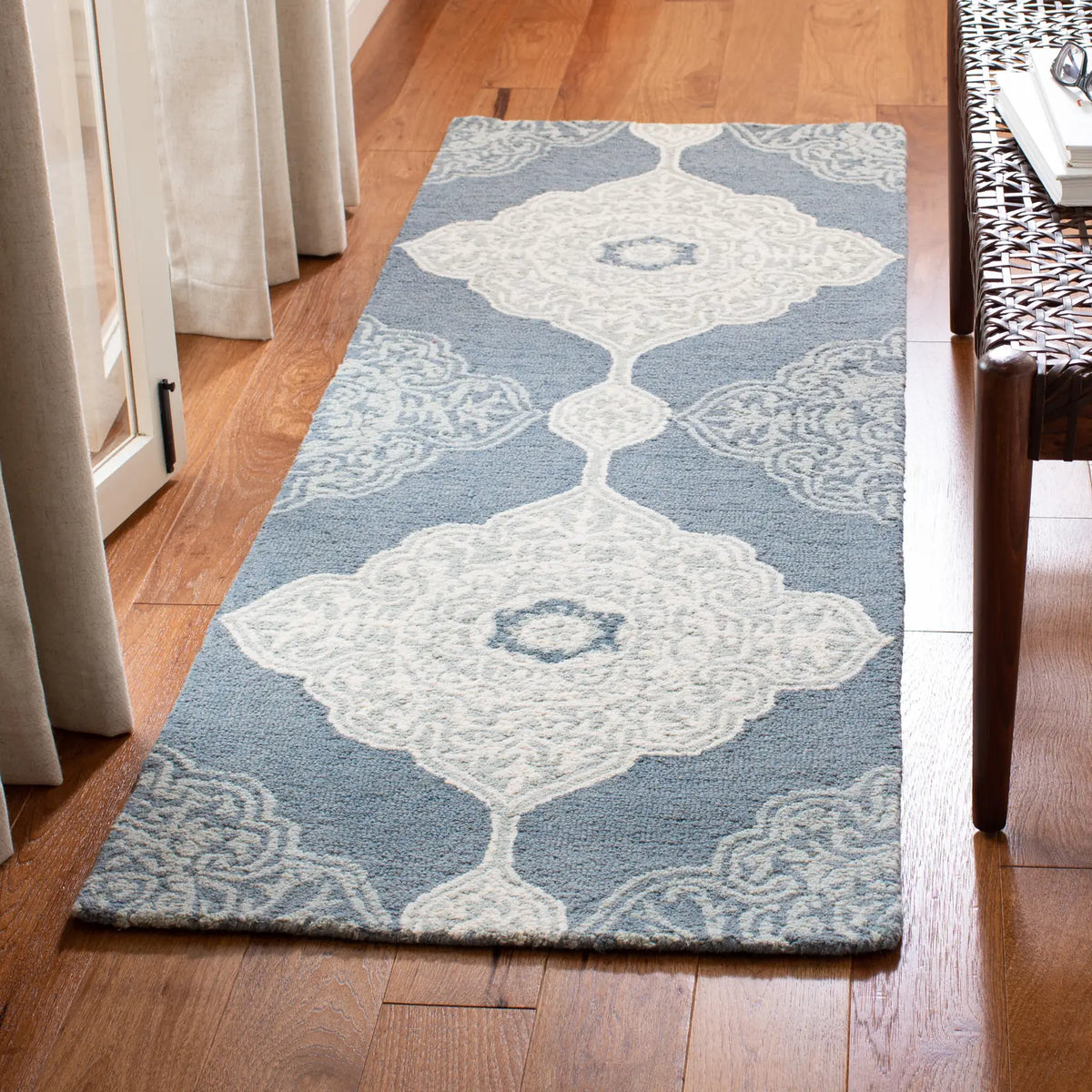Safavieh Micro-Loop 2'-3" x 7'-0" Rug in Blue / Ivory