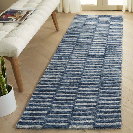 Safavieh Ebony 2'-3" x 8'-0" Rug in Navy / Light Blue