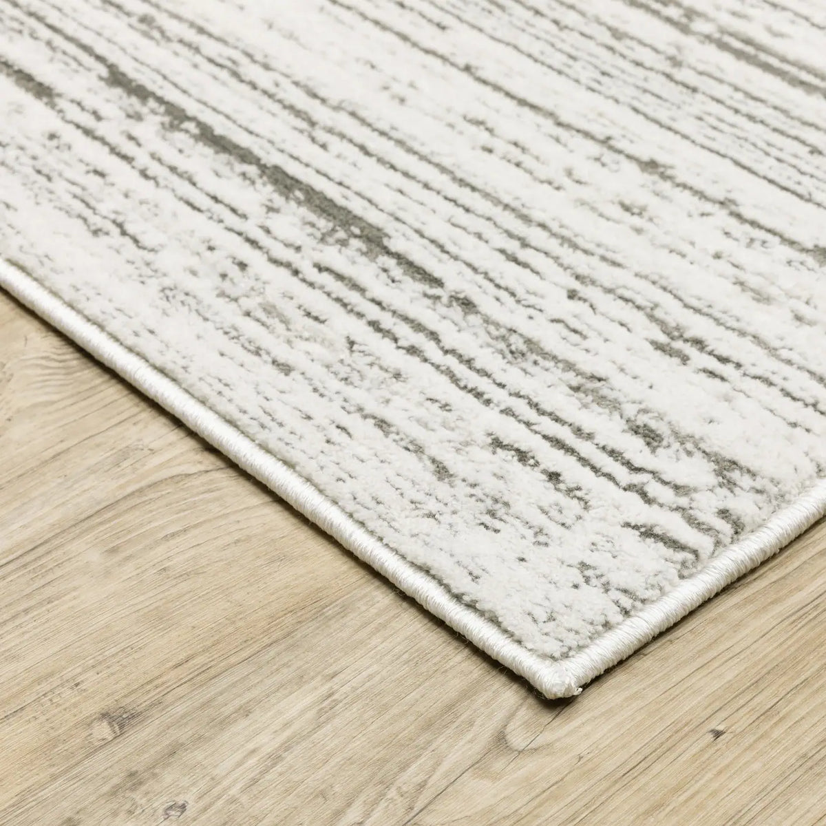 Oriental Weavers Montecito 4154W White/ Grey Rug - corner detail
