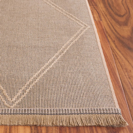 Safavieh Aspect 5'-3" x 7'-6" Rug in Natural