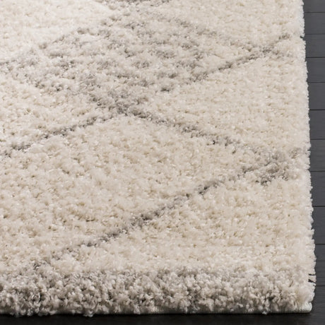 Safavieh Arizona Shag 5'-1" x 7'-6" Rug in Ivory / Grey