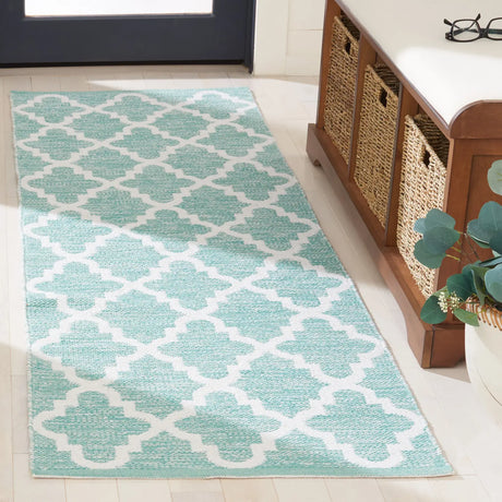 Safavieh Montauk 2'-3" x 7'-0" Rug in Teal / Ivory