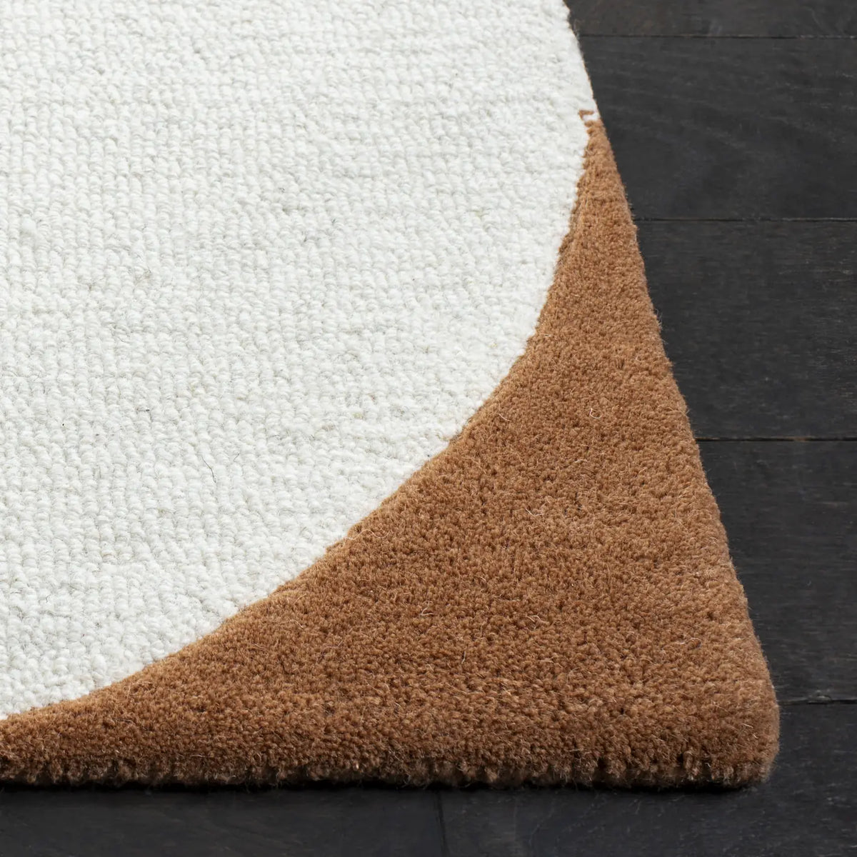 Safavieh Rodeo Drive 4'-0" x 6'-0" Rug in Ivory / Black